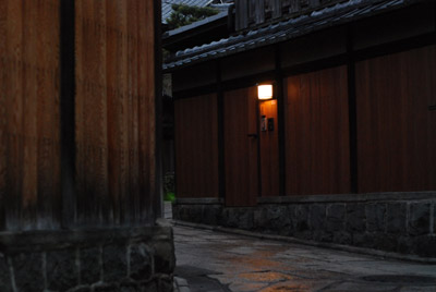 夜の石塀小路